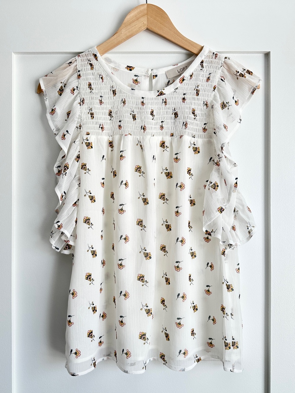 LOFT White Floral Flutter Sleeve Smocked Top Blouse Size XS Lightweight Flowy